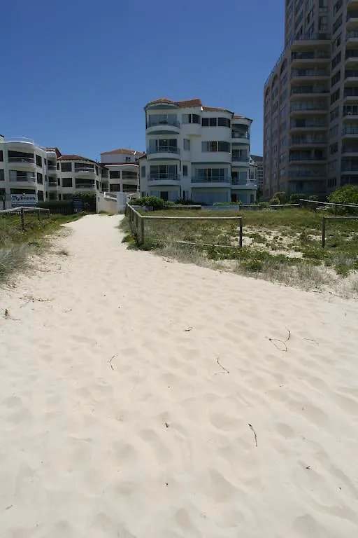 *** Apartahotel Paros On The Beach Gold Coast Australia