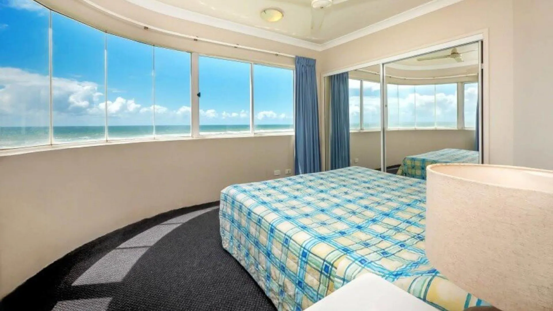 Paros On The Beach Gold Coast Apartahotel