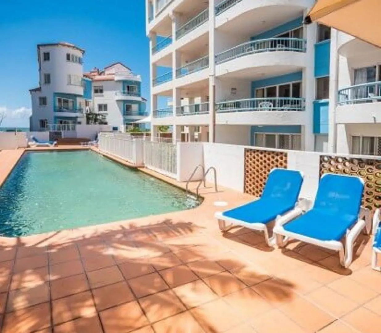 *** Apartahotel Paros On The Beach Gold Coast Australia